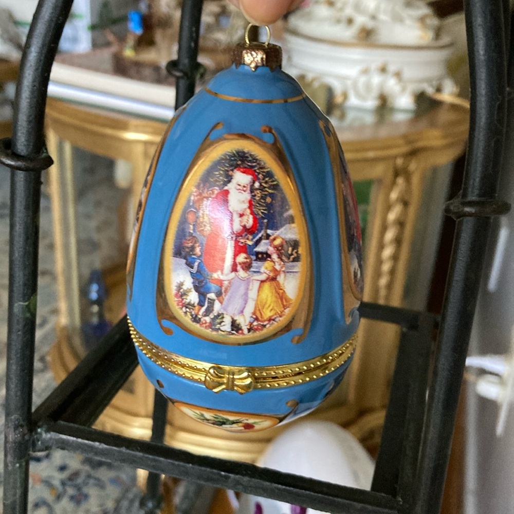 Rare find. Vintage Mr. Christmas musical egg ornament music box